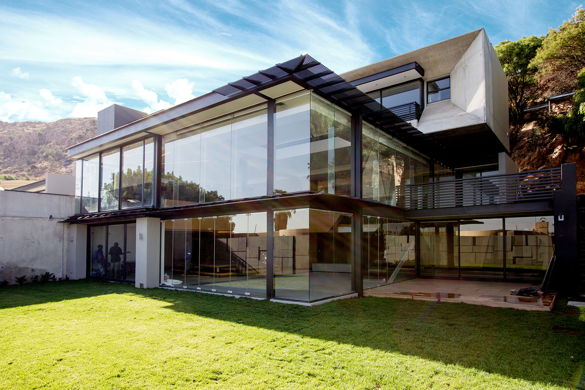 triple-storey-house-with-aluminium-windows-and-doors